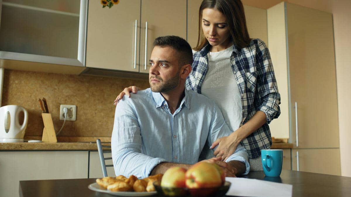 ilustrasi memberi dukungan pada pasangan