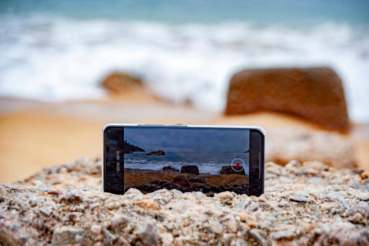 ilustrasi merekam video di HP