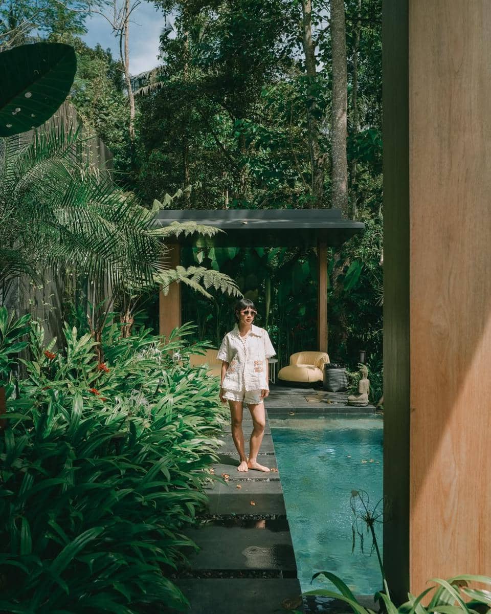 Andien Aisyah menikmati liburan santai di Villa Ubud