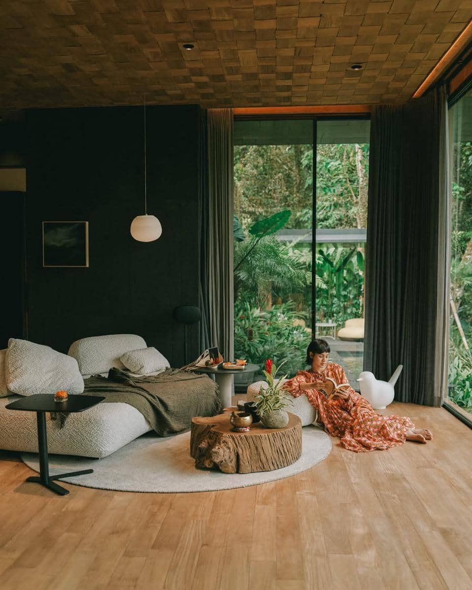 Andien Aisyah menikmati liburan santai di Villa Ubud