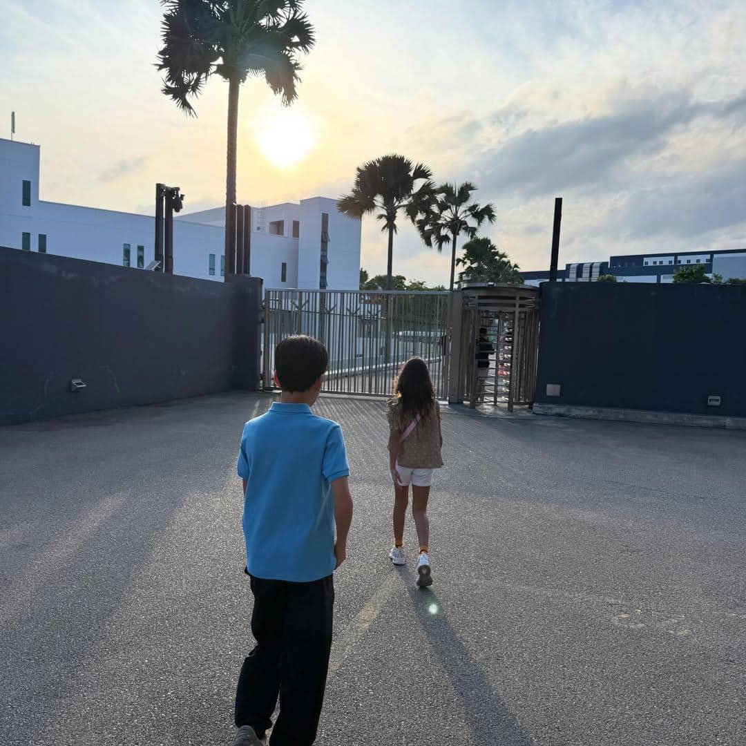 Cathy Sharon liburan keluarga di Singapura