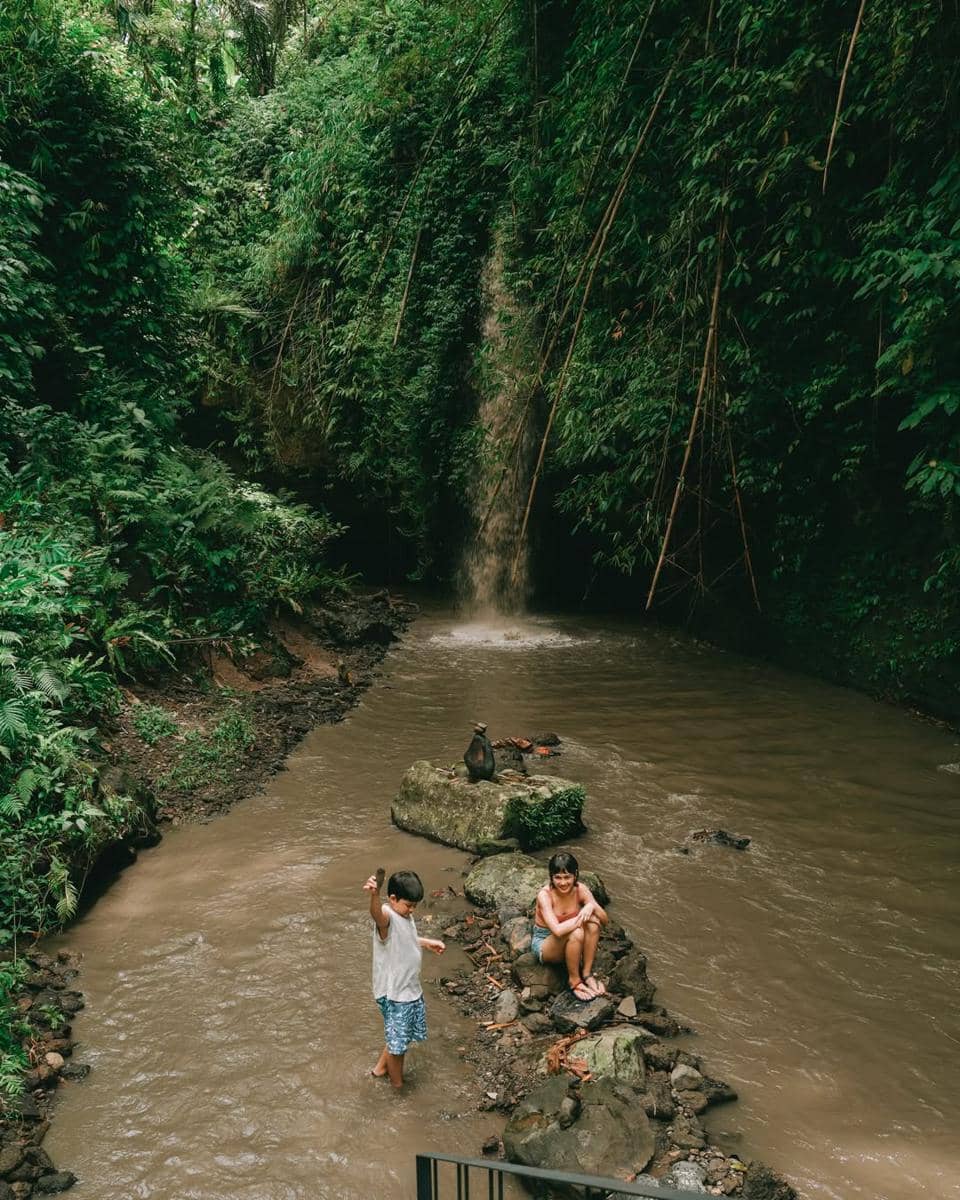 Andien Aisyah menikmati liburan santai di Villa Ubud
