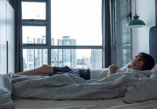 ilustrasi pria sedang istirahat