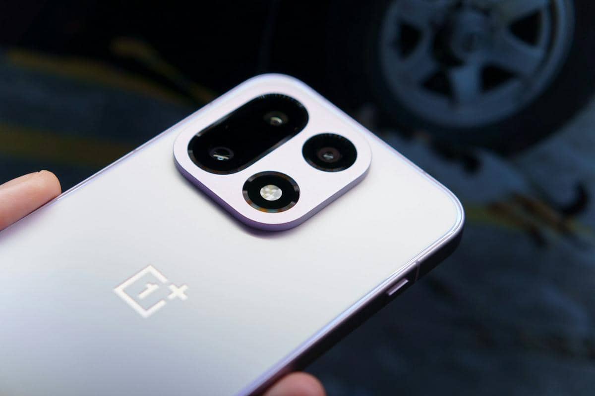 5 Kelebihan dan Kekurangan Backdoor Plastik di HP