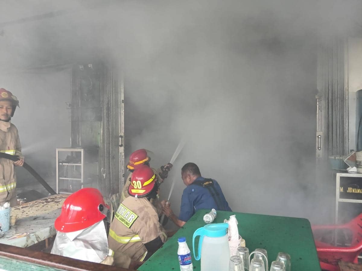 Selang Tabung Elpiji Bocor, Warung Makan Bandar Lampung Terbakar