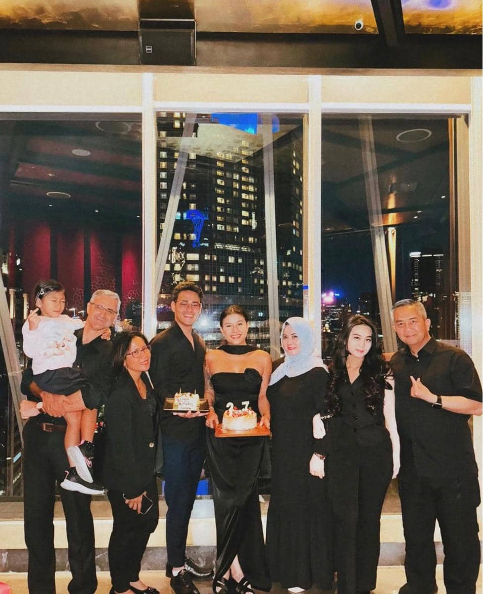 OOTD Keluarga Karin Novilda (instagram.com/narinkovilda)