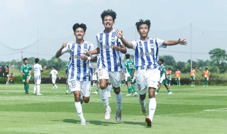 PSIS U-19 merayakan gol ke gawang PSMS U-19 pada laga perdana EPA U-19 di Lapangan Garudayaksa, Kamis (2/4/2026) (dok.ileague)