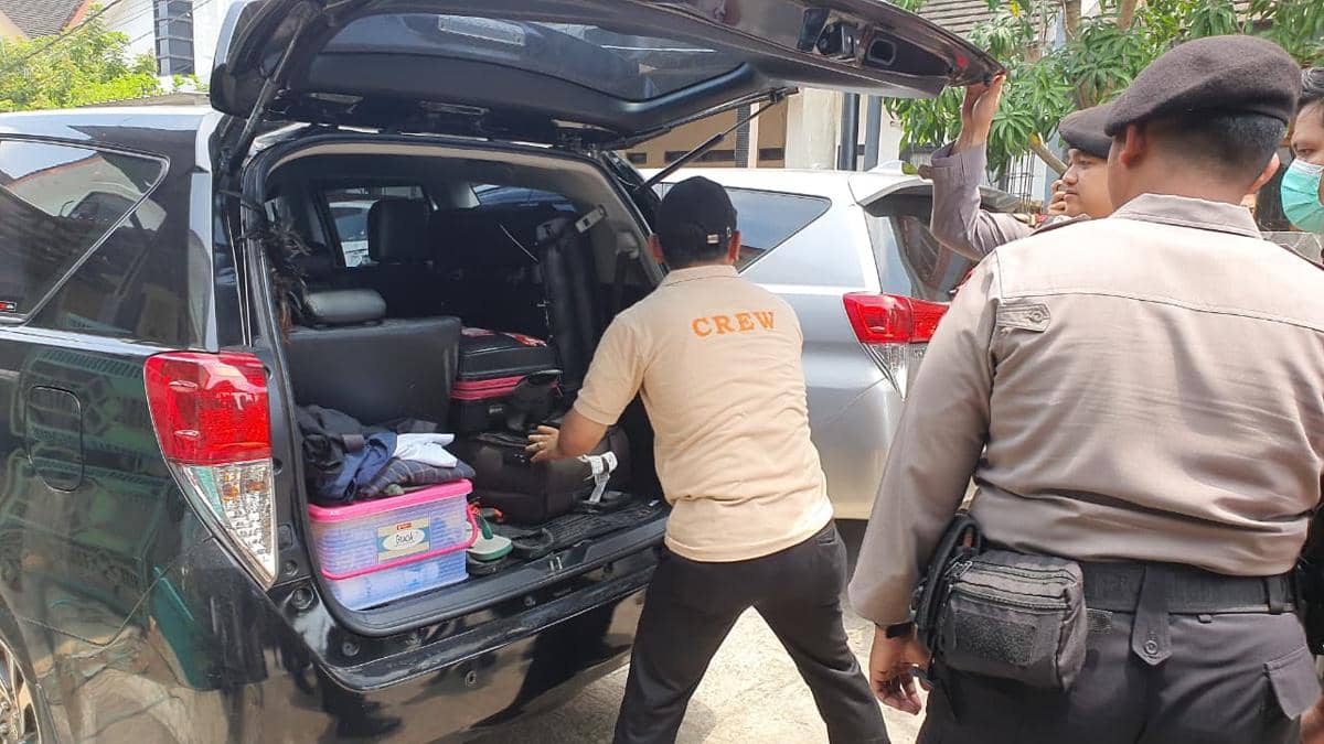 KPK Lanjut Gledah Rumah Ono Surono di Indramayu Disaksikan Ketua RT