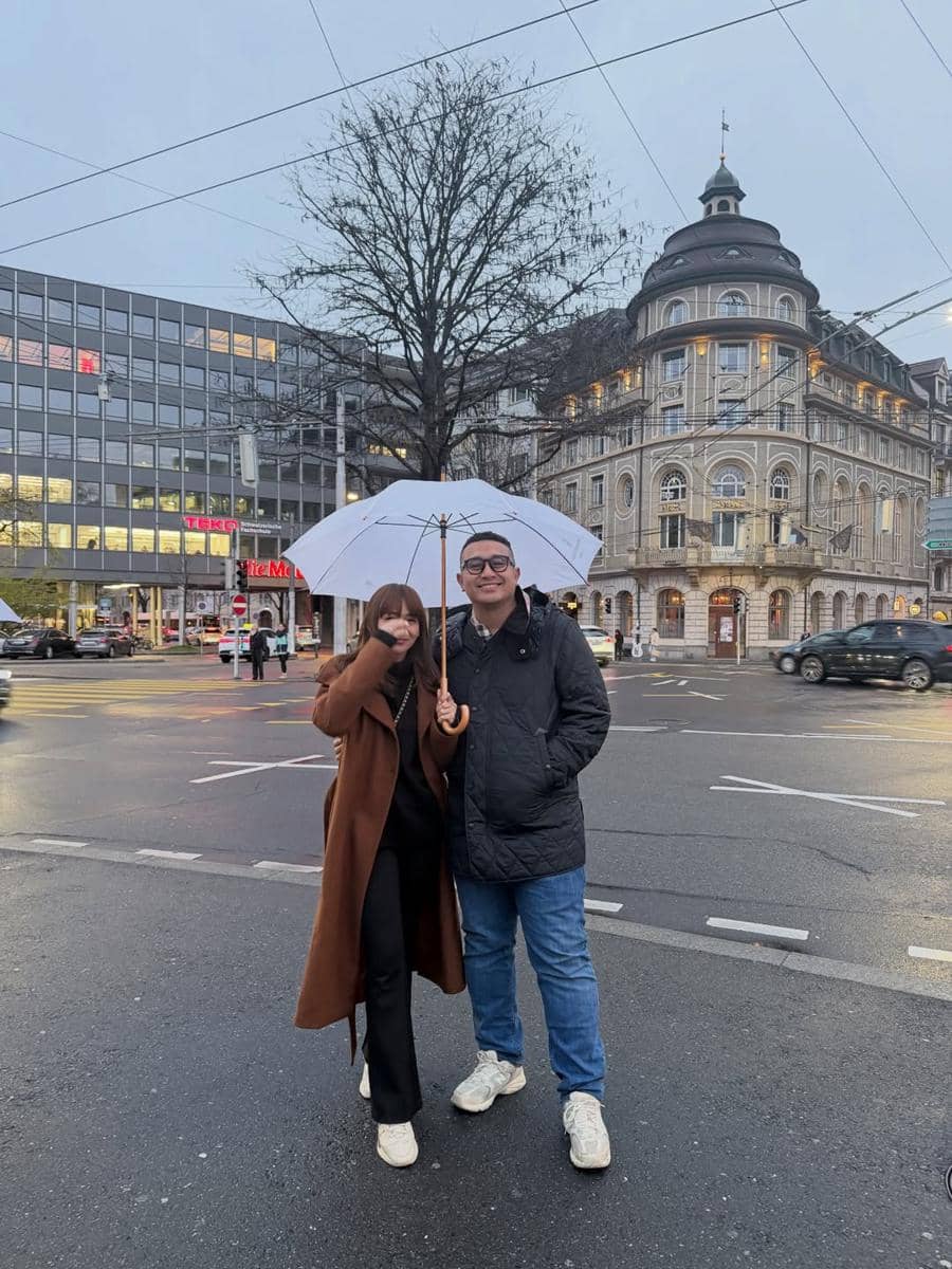 Gilang Dirga dan keluarga liburan