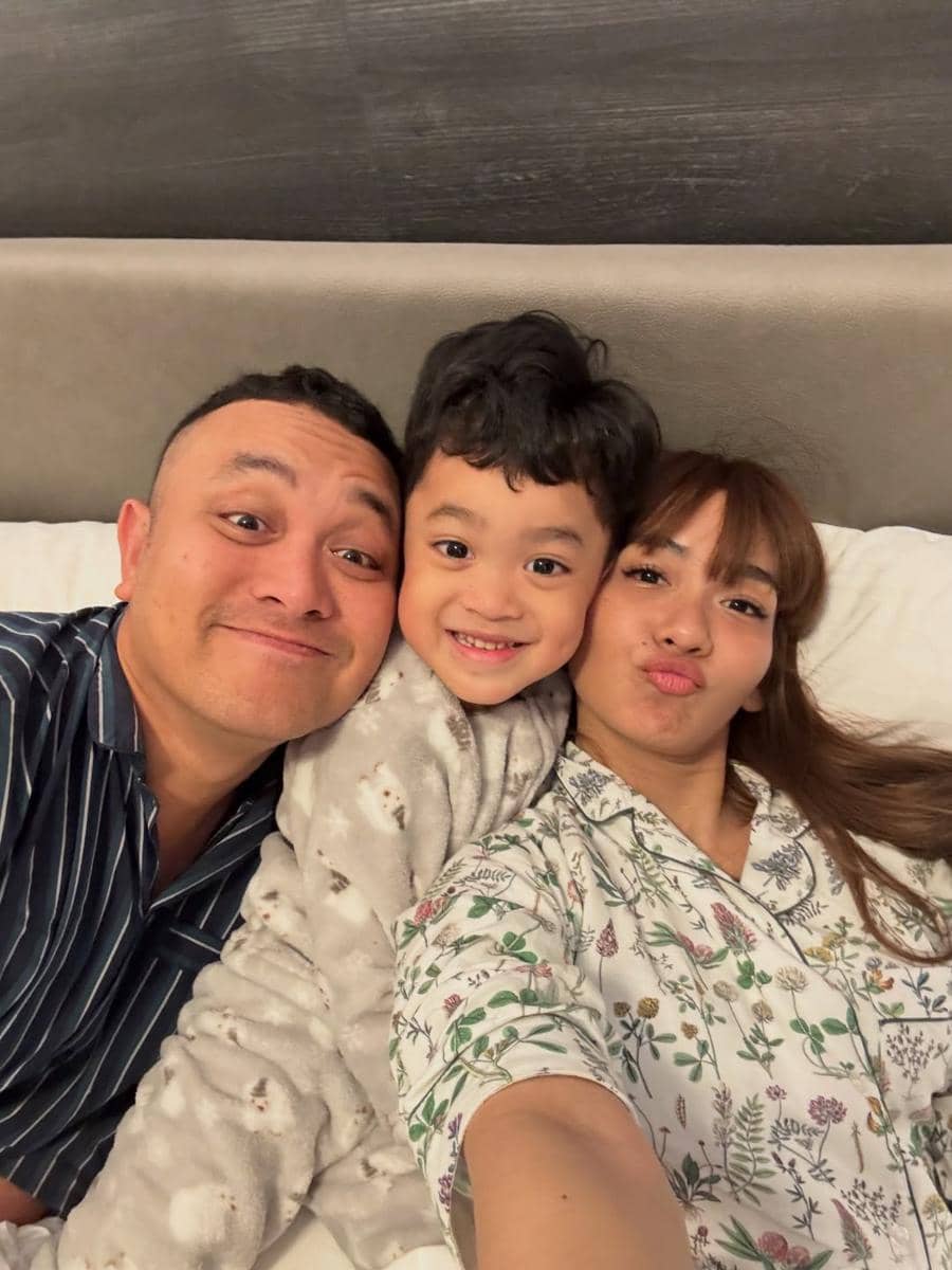 Gilang Dirga dan keluarga liburan