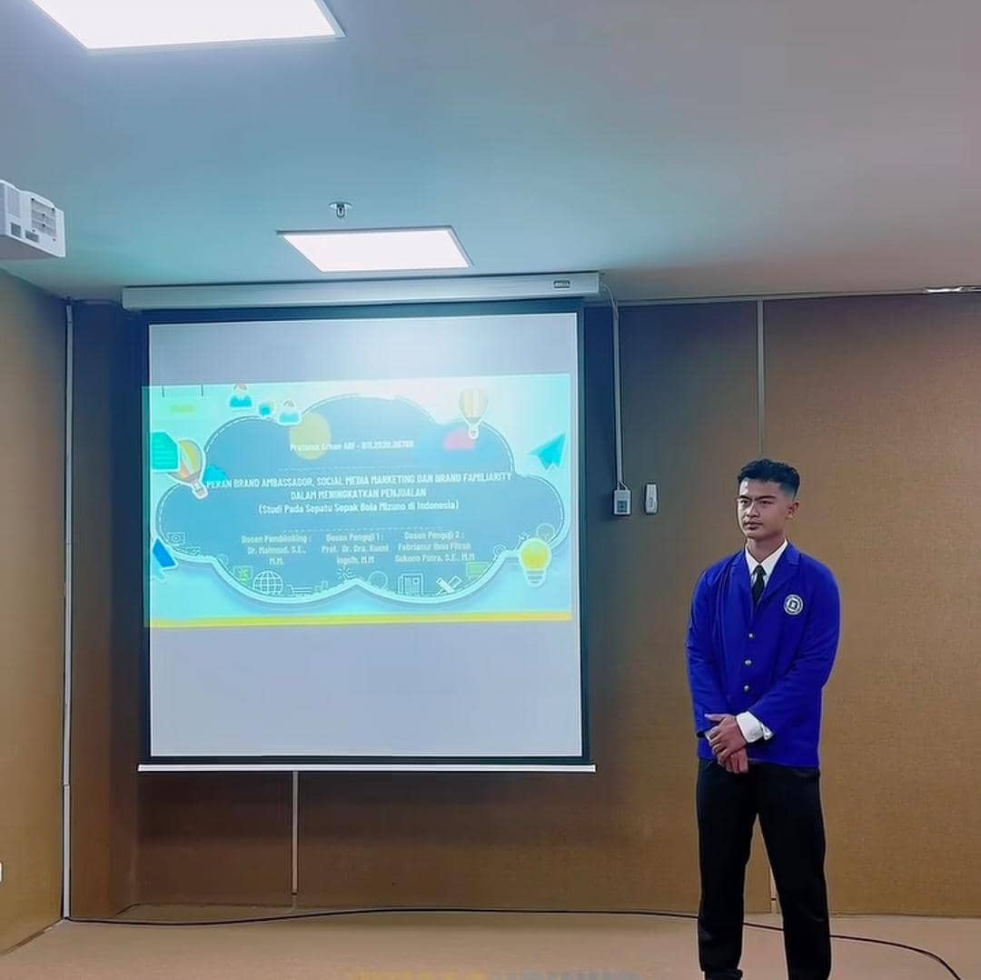 Pratama Arhan lulus sidang skripsi