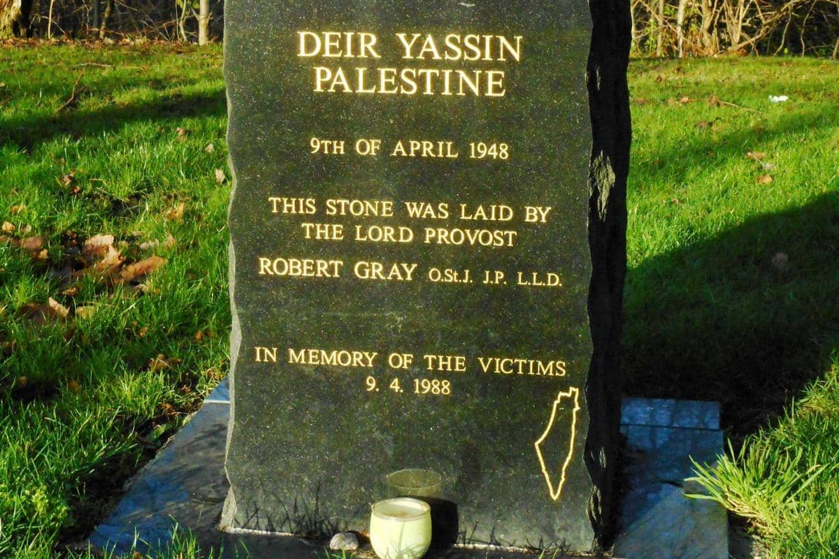 Monumen di Taman Kelvingrove, Glasgow, untuk mengenang pembantaian Deir Yassin di Palestina.