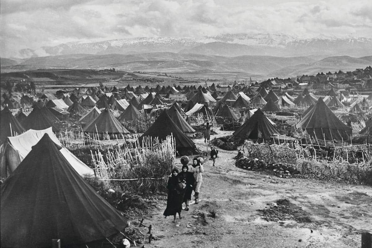 Warga Palestina di Nahr el-Bared, sebuah kamp pengungsi yang didirikan di Lebanon, pada tahun 1952.