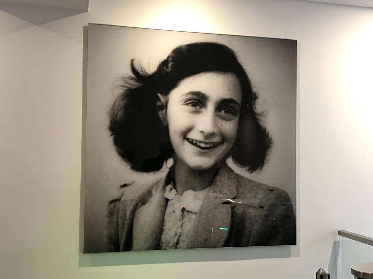 Ilustrasi foto Anne Frank