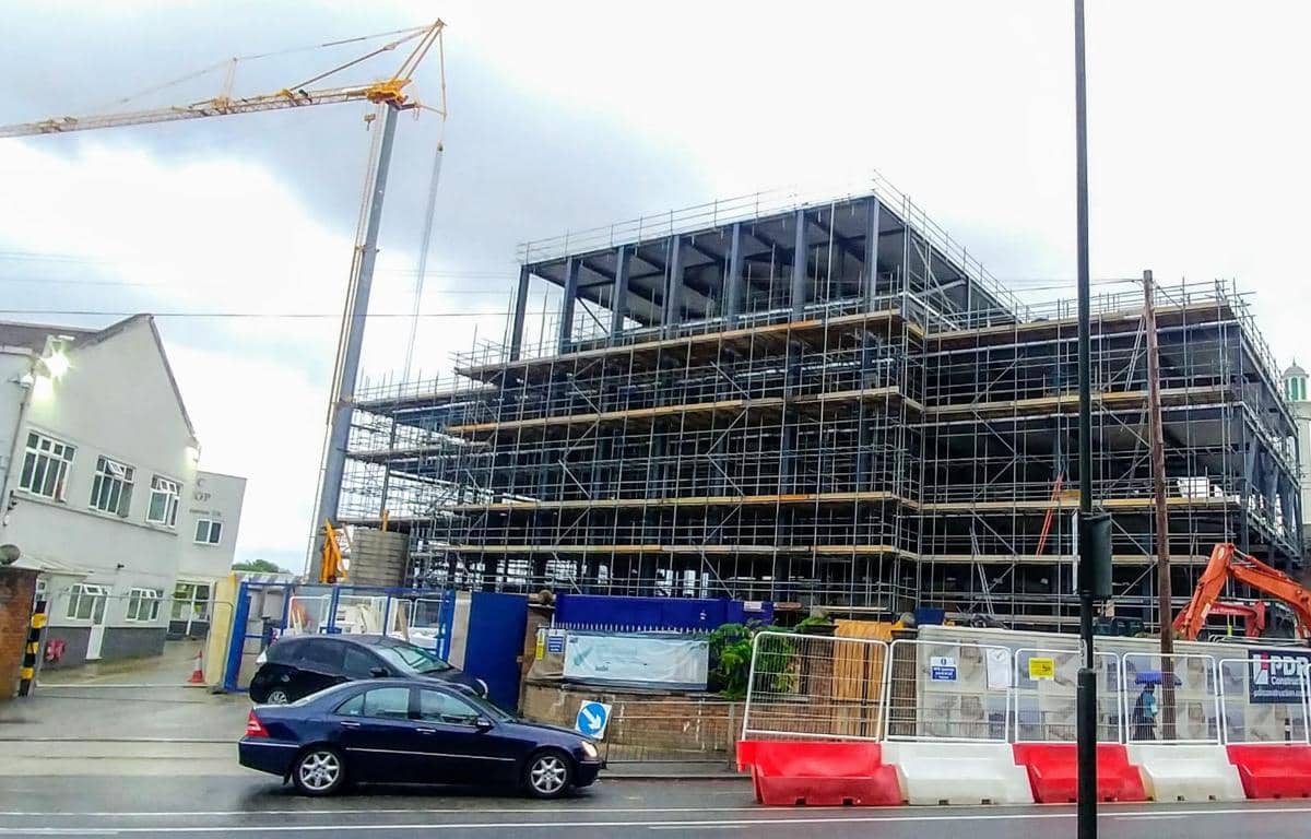 Rekonstruksi ruang kantor dan aula serbaguna Masjid Baitul Futuh pada tahun 2019.