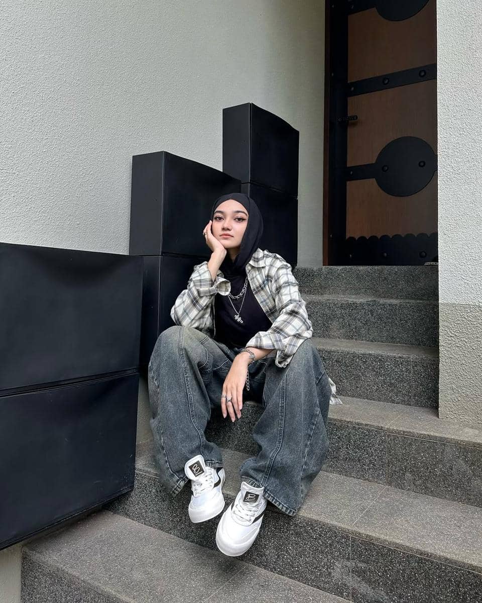 OOTD Barrel Jeans ala Tia Santika