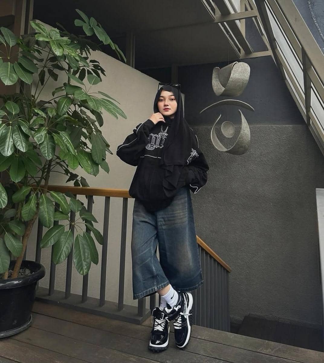 OOTD Pakai Jorts ala Tia Santika