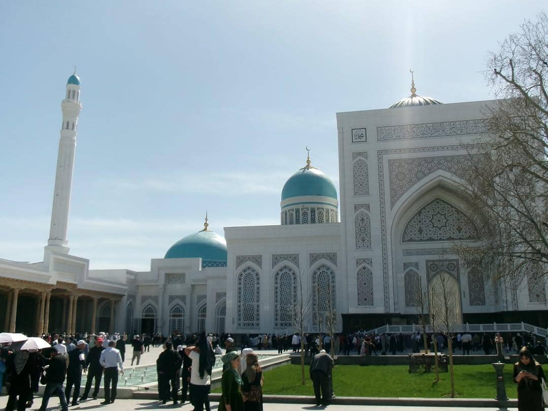 Shaloom Razade di Uzbekistan