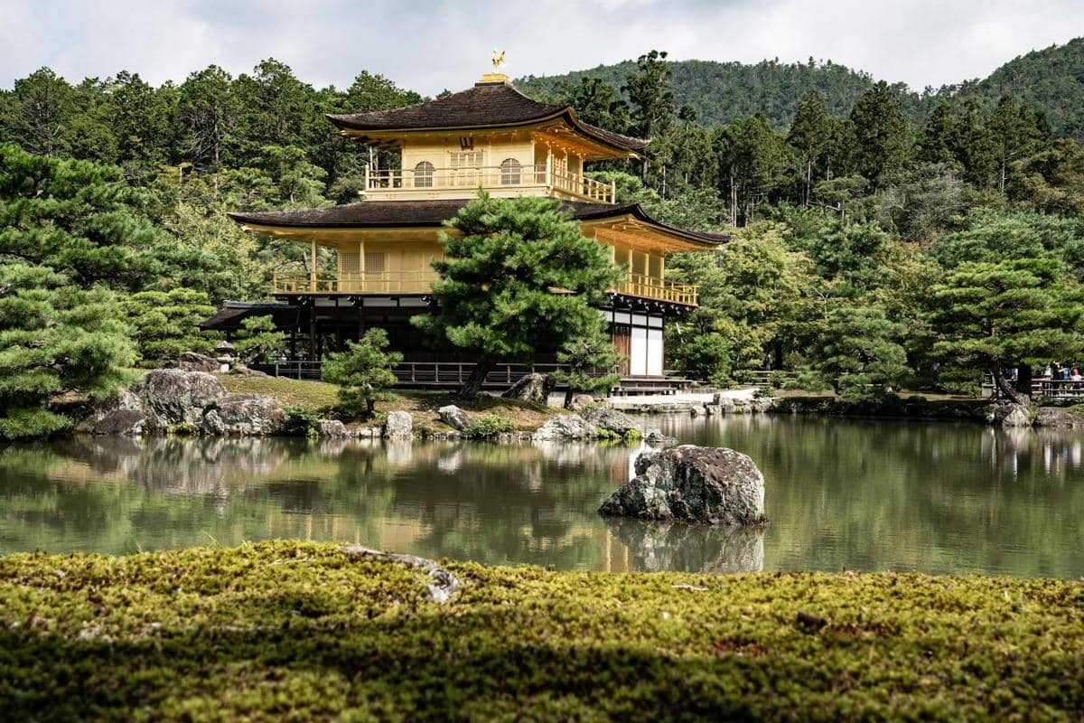 potret kuil Kinkaku-ji 