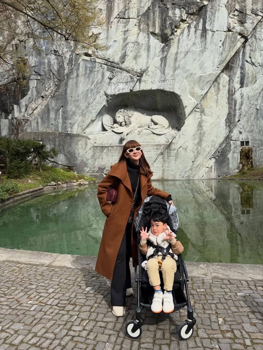 Gilang Dirga dan keluarga liburan