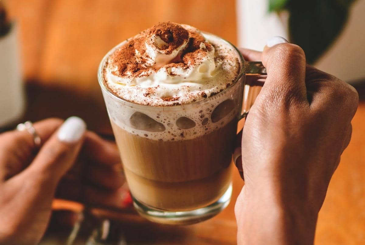 Resep Es Cappuccino Float Praktis ala Cafe, Creamy dan Segar!