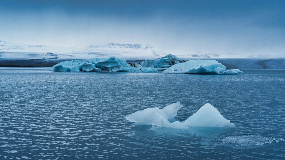 ilustrasi es di wilayah kutub.