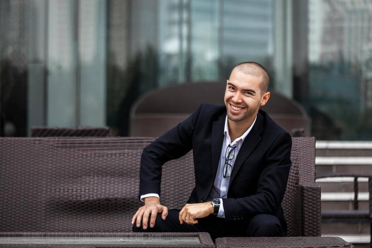 ilustrasi pria botak