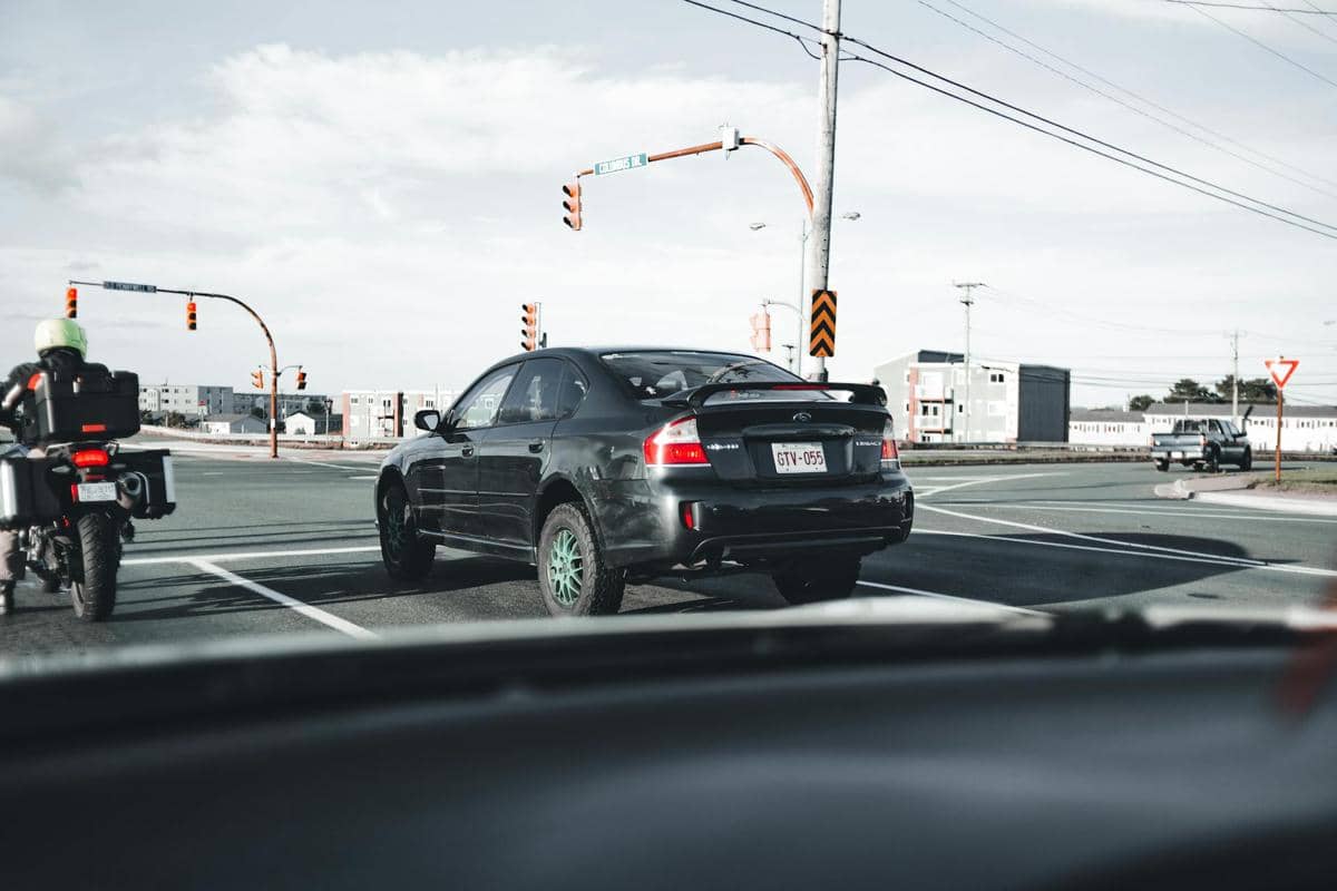 Kendaraan di jalan raya