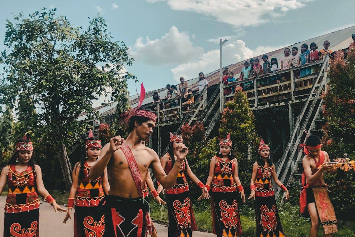 ilustrasi Suku Dayak