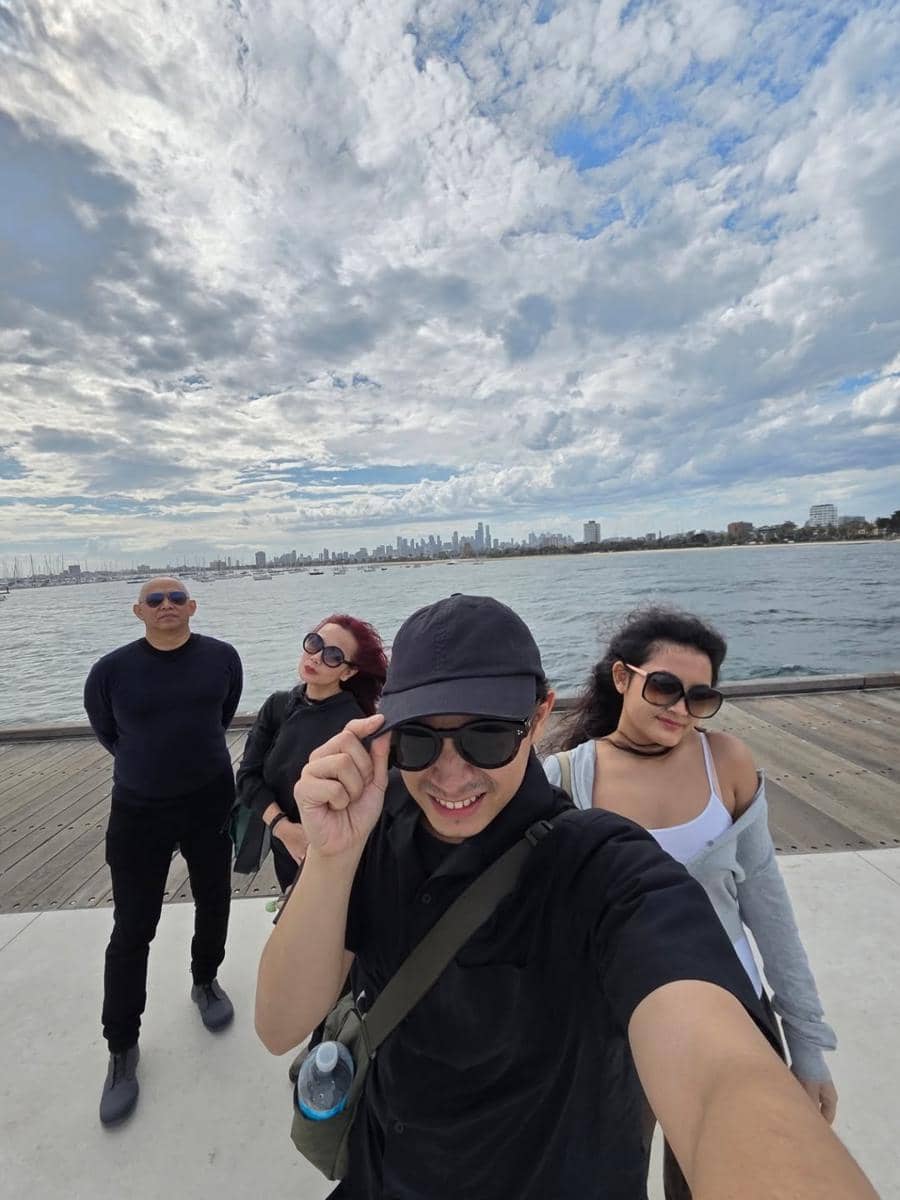 Omara Esteghlal dan keluarga berlibur di Melbourne