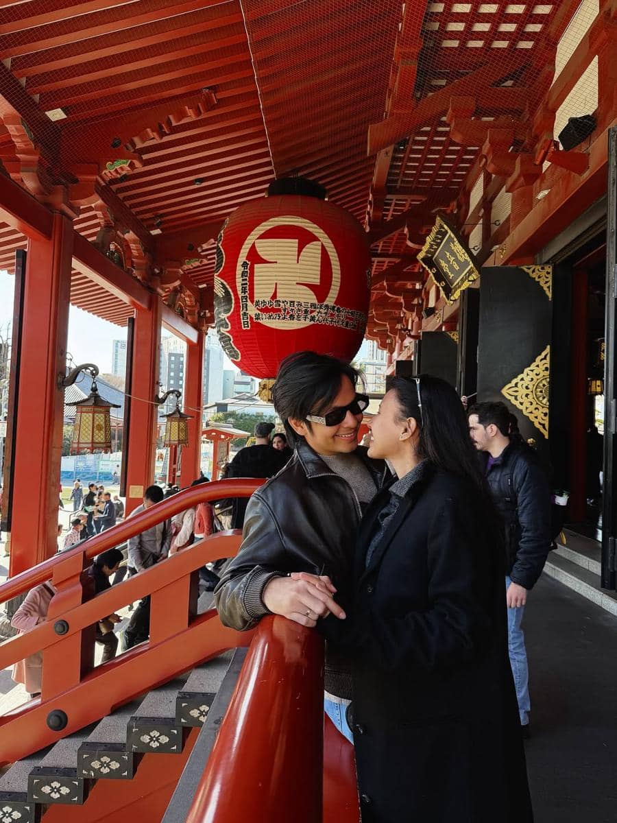 Angga Yunanda dan Shenina Cinnamon saat liburan di Jepang