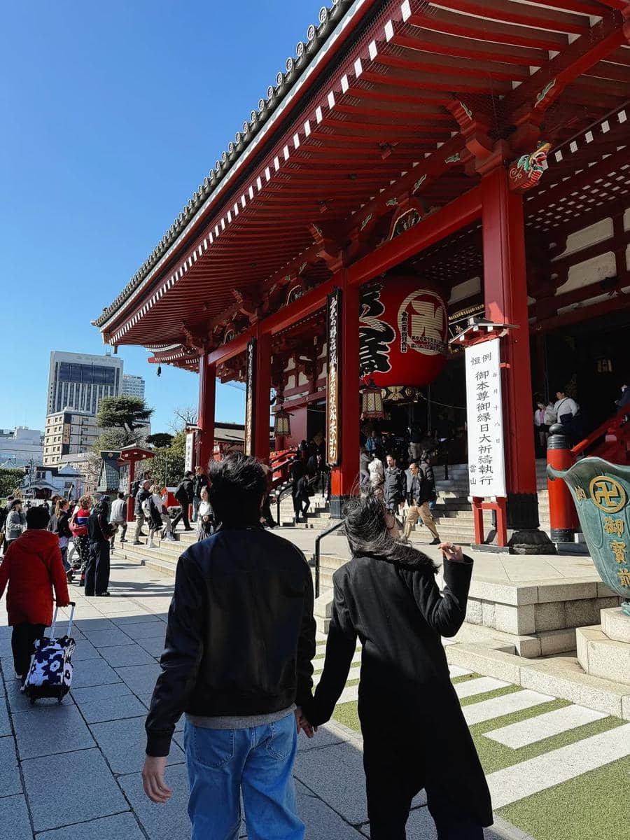 Angga Yunanda dan Shenina Cinnamon saat liburan di Jepang
