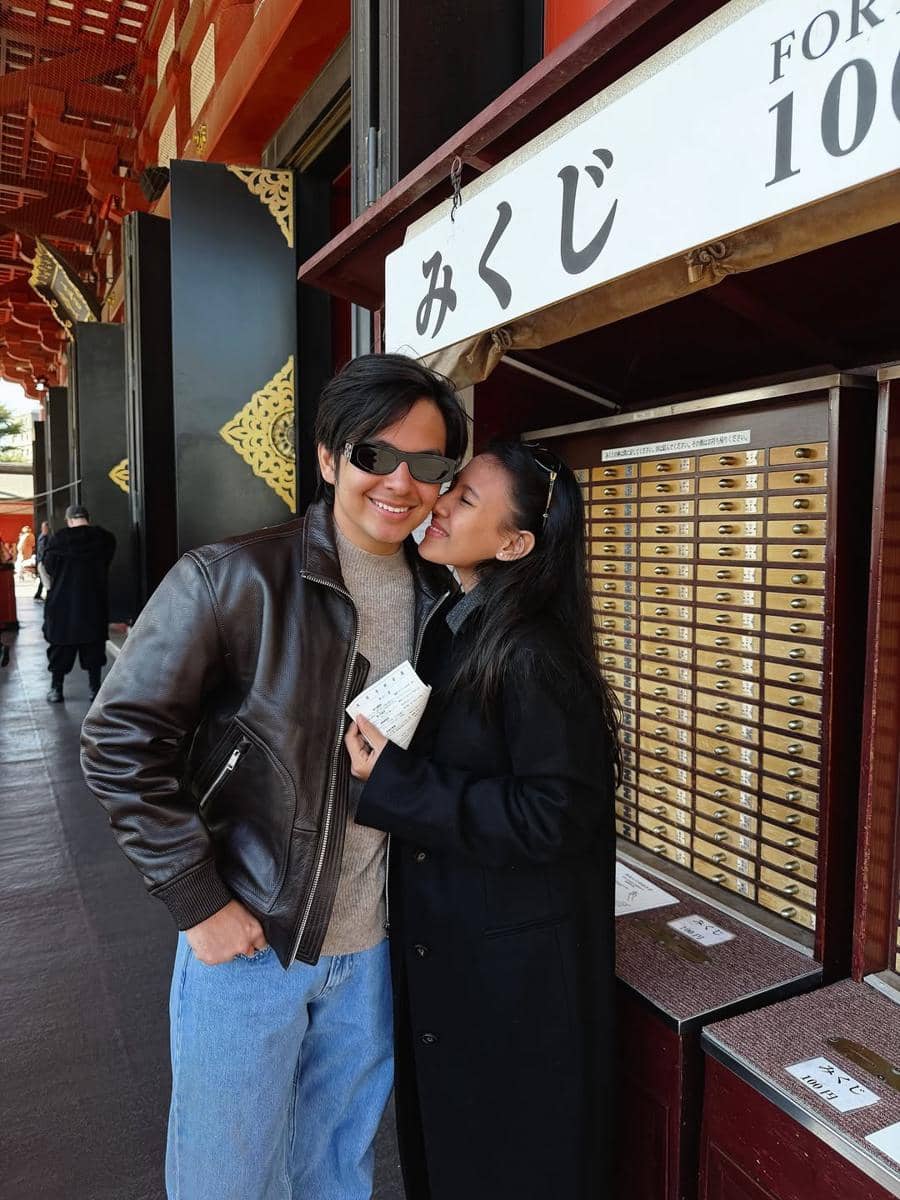 Angga Yunanda dan Shenina Cinnamon saat liburan di Jepang