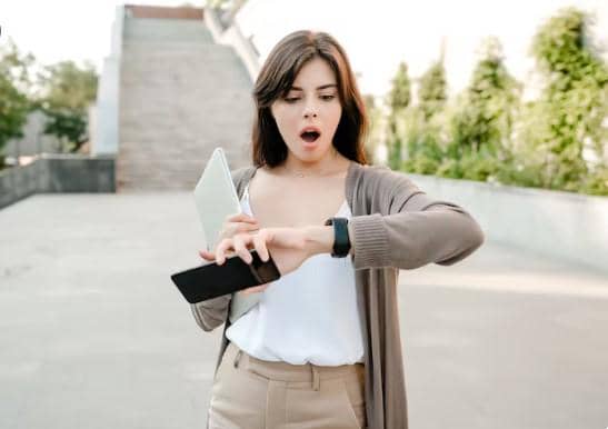 ilustrasi melihat waktu