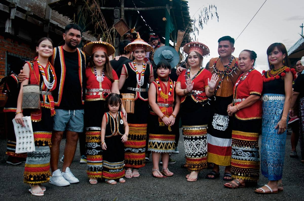 ilustrasi Suku Dayak