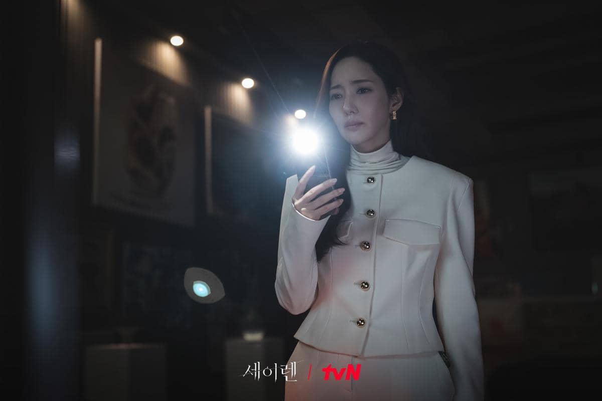 Still cut Siren's Kiss