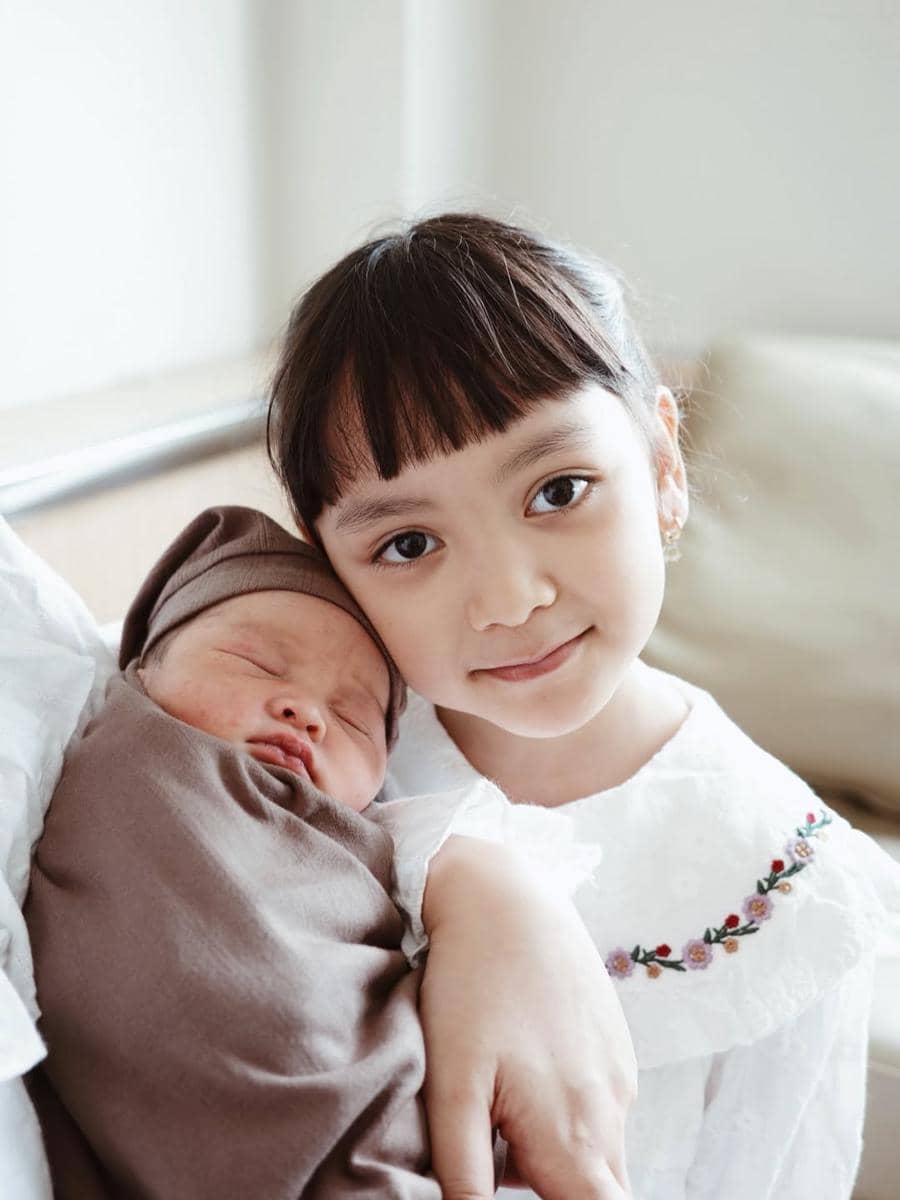 Momen Kinal eks JKT48 usai melahirkan anak kedua