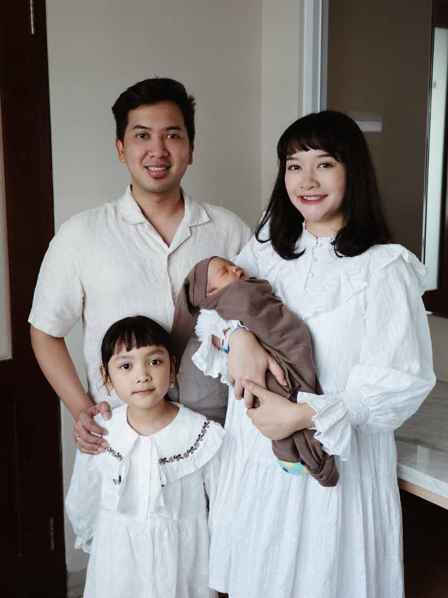 Momen Kinal eks JKT48 usai melahirkan anak kedua