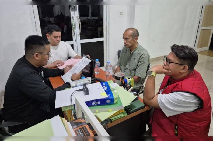 Videografer Jesaya Perangin Angin, Direktur CV Arih Persada Perdana saat diperiksa Kejari Karo (Dok. adhyaksadigital.com)