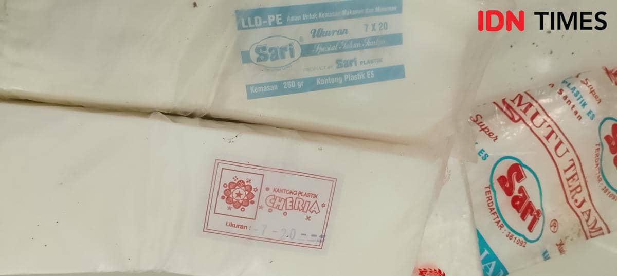 Pedagang Tekwan dan Es Teh di Palembang Kurangi Porsi, Imbas Harga Plastik Melonjak