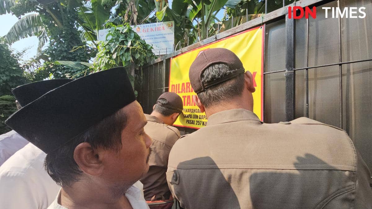 Massa datangi rumah doa Yayasan POUK Tesalonika