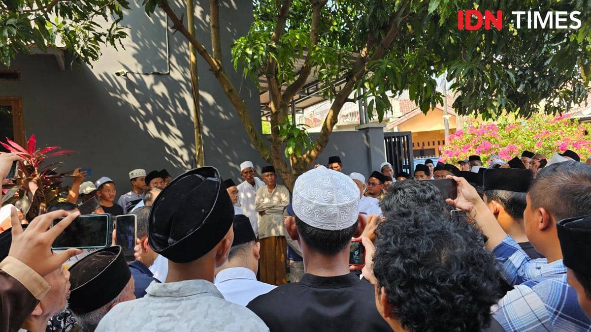 Massa datangi rumah doa Yayasan POUK Tesalonika