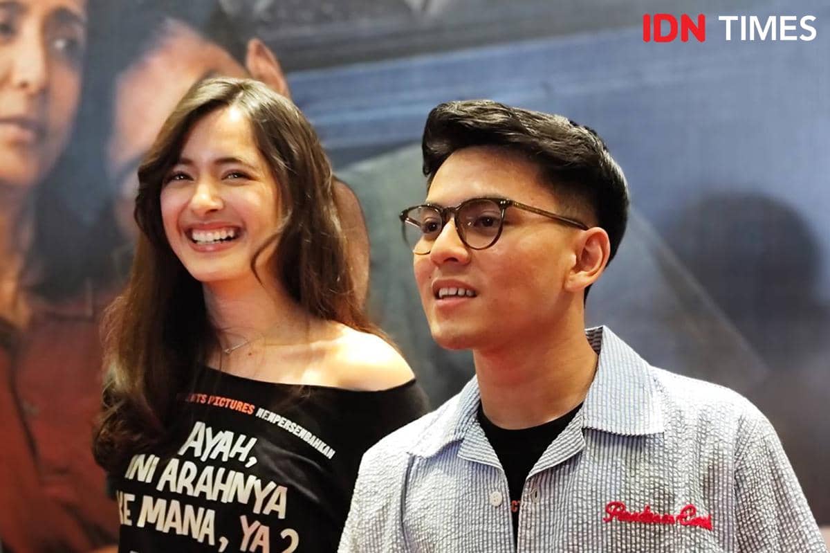 Mawar de Jongh malah lebih suka menonton interaksi mereka.jpg