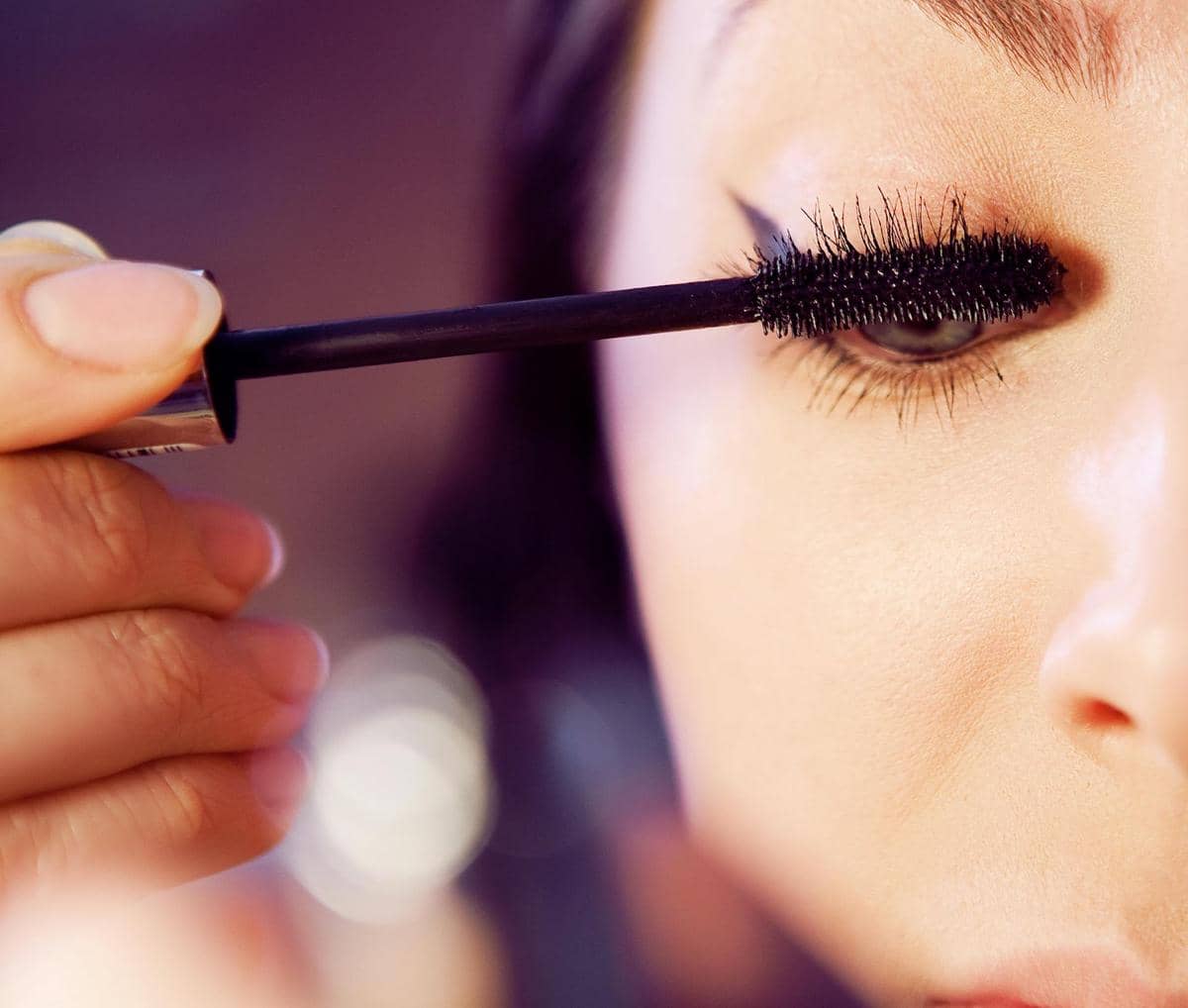 6 Cara Mengatasi Mascara yang Membuat Bulu Mata Terlihat Turun Lagi