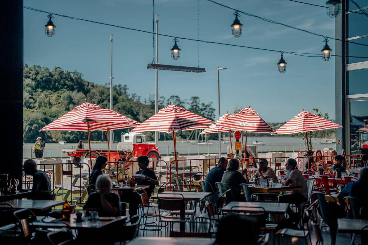 5  Tempat Ngopi Seru di Tanjung Perak, Cocok untuk Melepas Penat