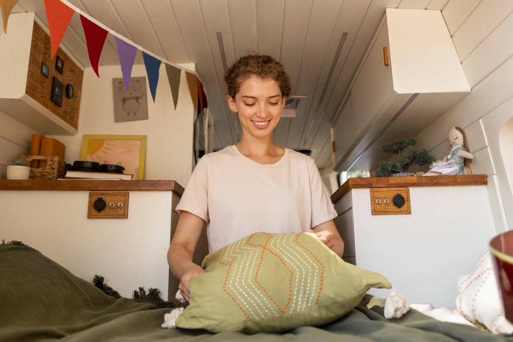 ilustrasi merapikan kamar