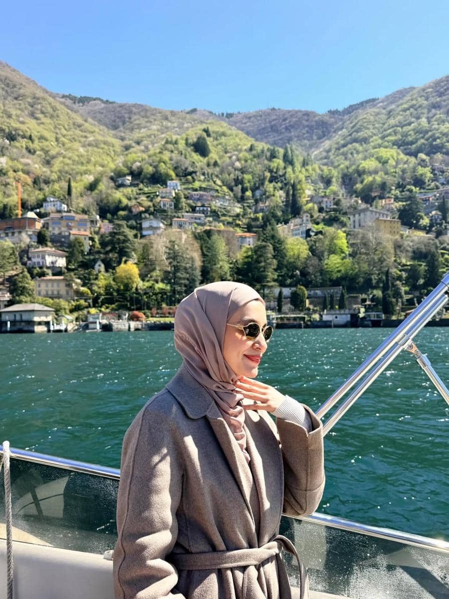 Shireen Sungkar dan keluarga liburan 