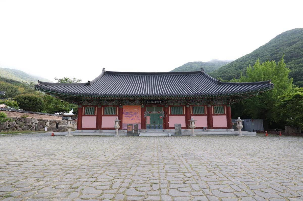 Beomeosa Temple, Busan: Lokasi, Rute, HTM, dan Tips Berkunjung