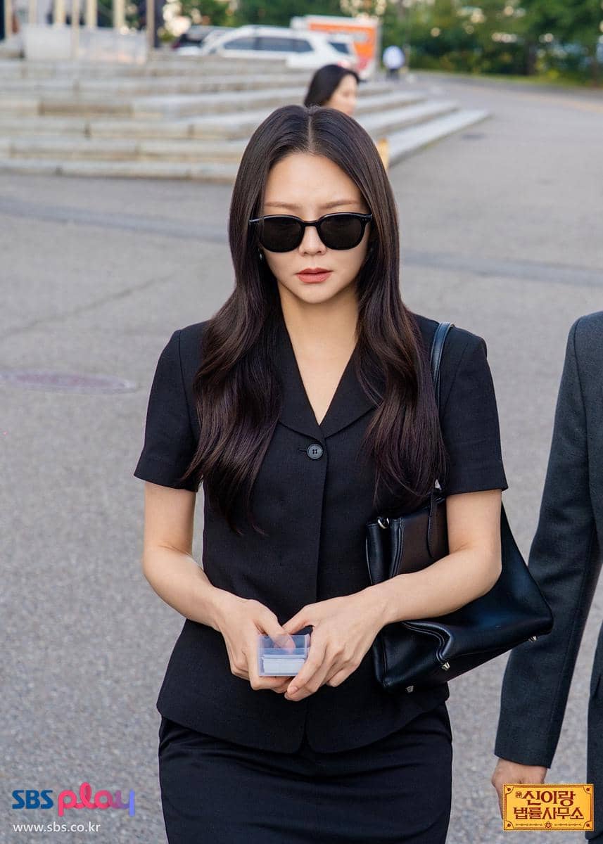 Esom di Phantom Lawyer