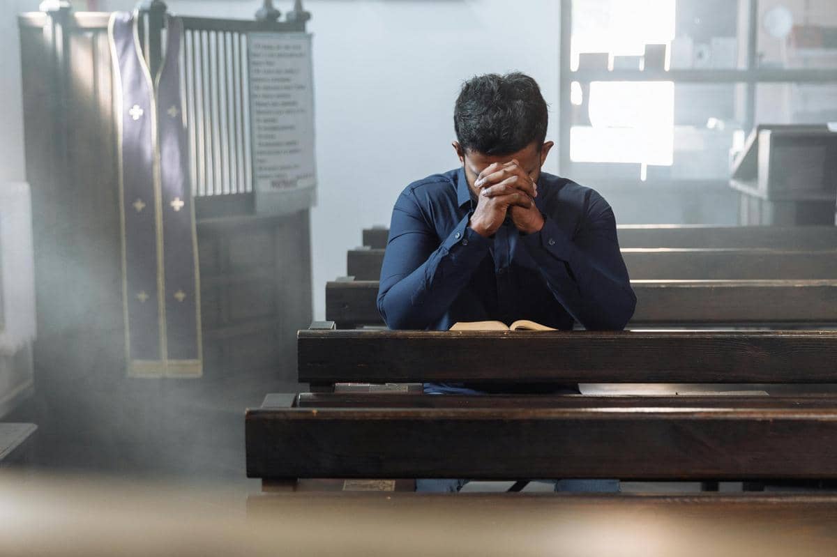 ilustrasi berdoa (pexels.com/Thirdman)